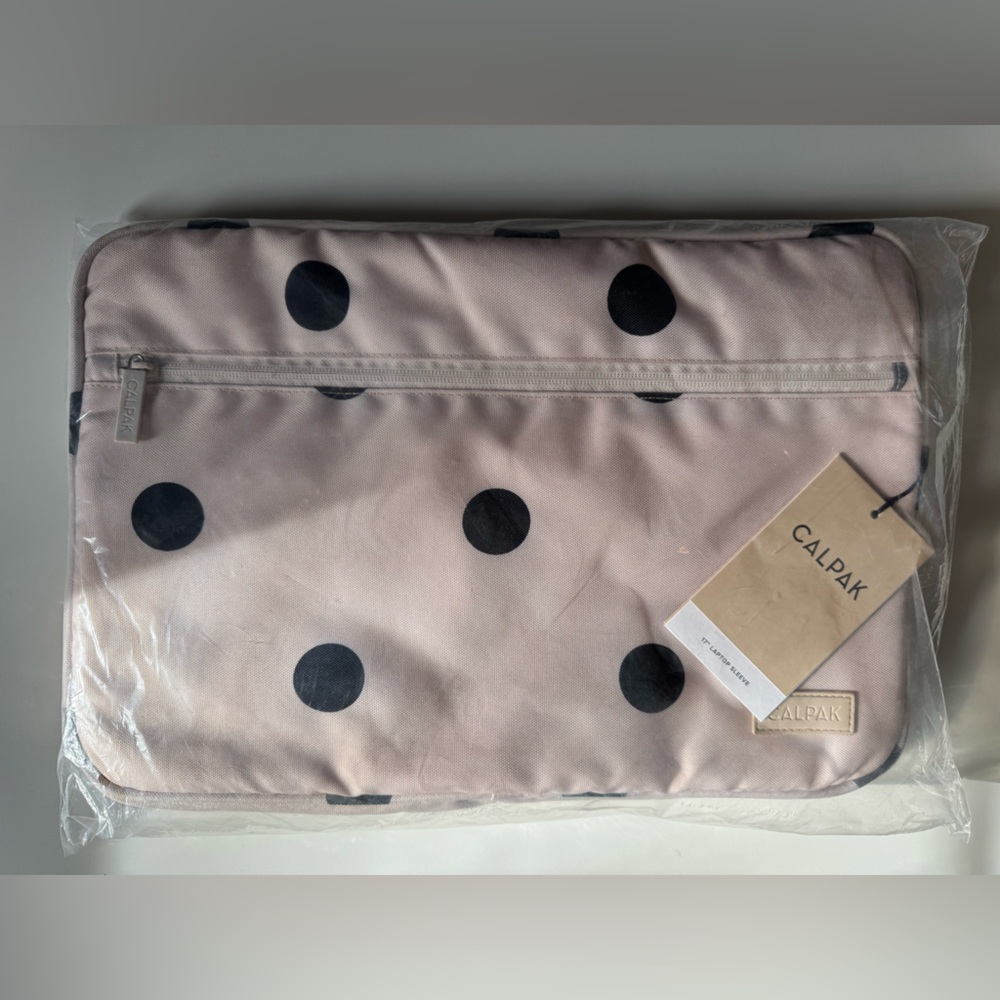 New Calpak Polka Dot Laptop Sleeve 17”